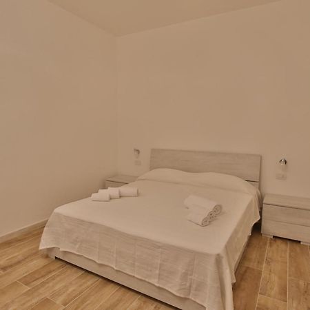 Les Chambres Au Centre サン・テオドーロ エクステリア 写真